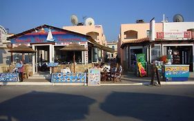 Pella Apartments